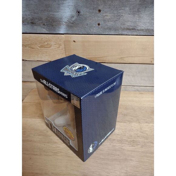 NEW Luka Doncic #77 Dallas Mavericks Blue Jersey 6 inch NBA smALL-STARS Minis - Picture 3 of 4